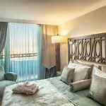 Cadence Design فندق 3*