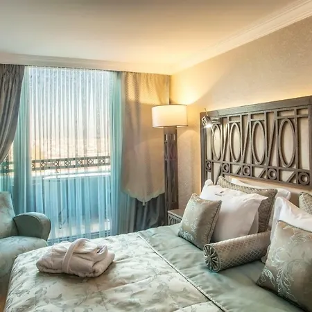 Cadence Design Hotel 3*