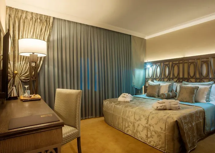 Hotel Cadence Design 3*